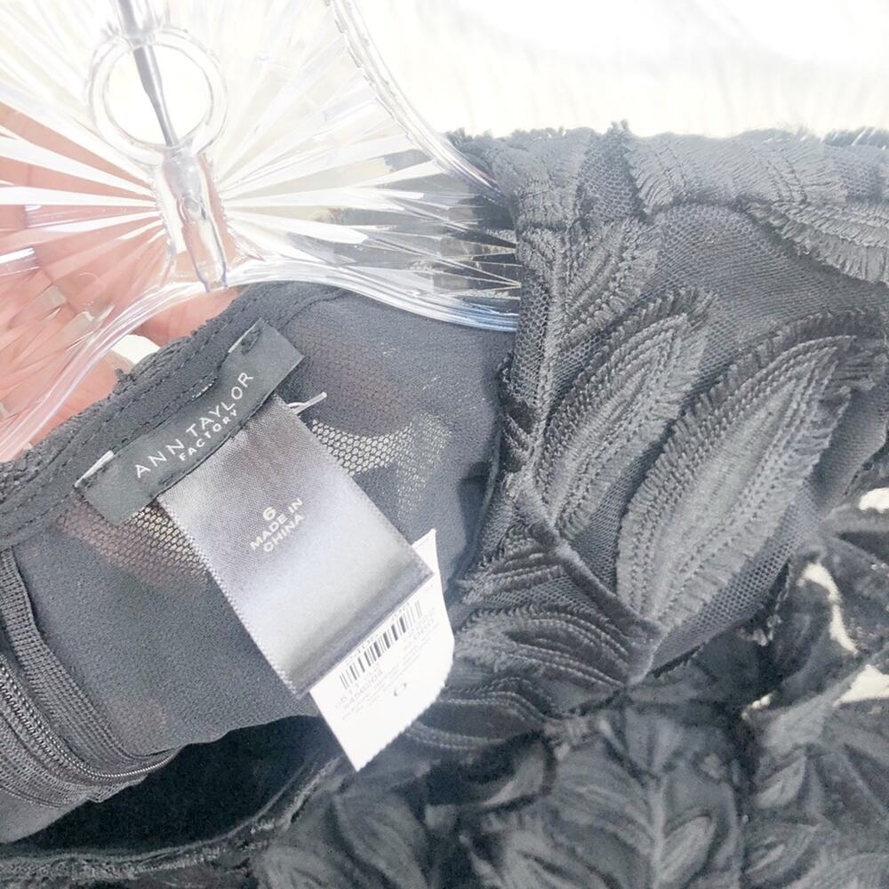 Ann Taylor Factory 3D Leaf Black Peplum Top‎ Size 6 - Picture 2 of 4